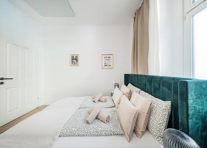 Seven Hostel